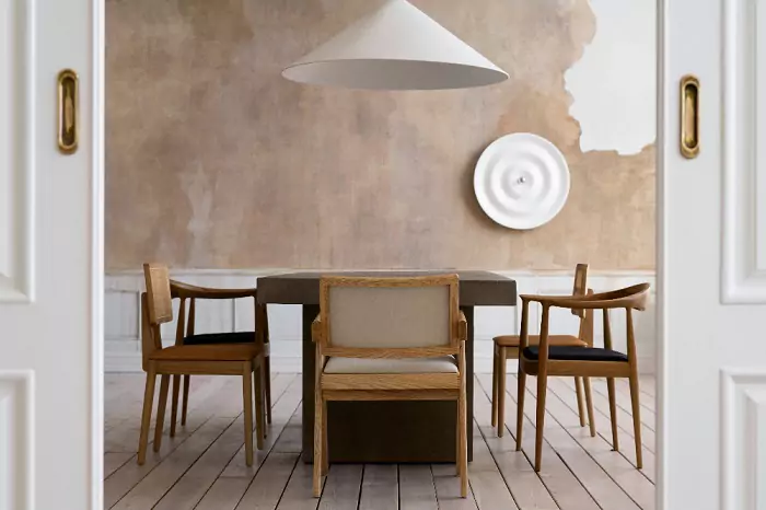5 Tips Mempertahankan Warna Alami Furnitur Kayu Agar Tetap Awet