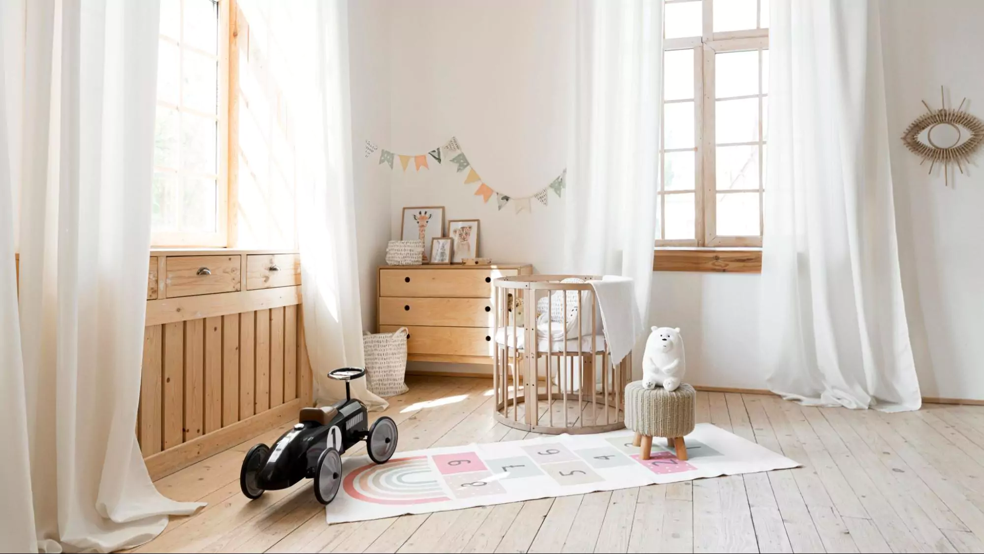 Cari Cat Kayu yang Tidak Bau dan Aman untuk Furniture Bayi? Simak Panduan Ini