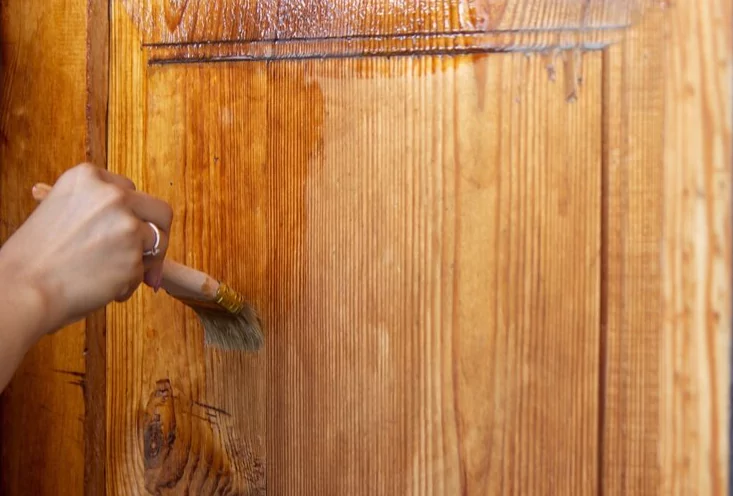 9 Tips Mengecat Ulang Furniture Tanpa Menghilangkan Tekstur Kayu