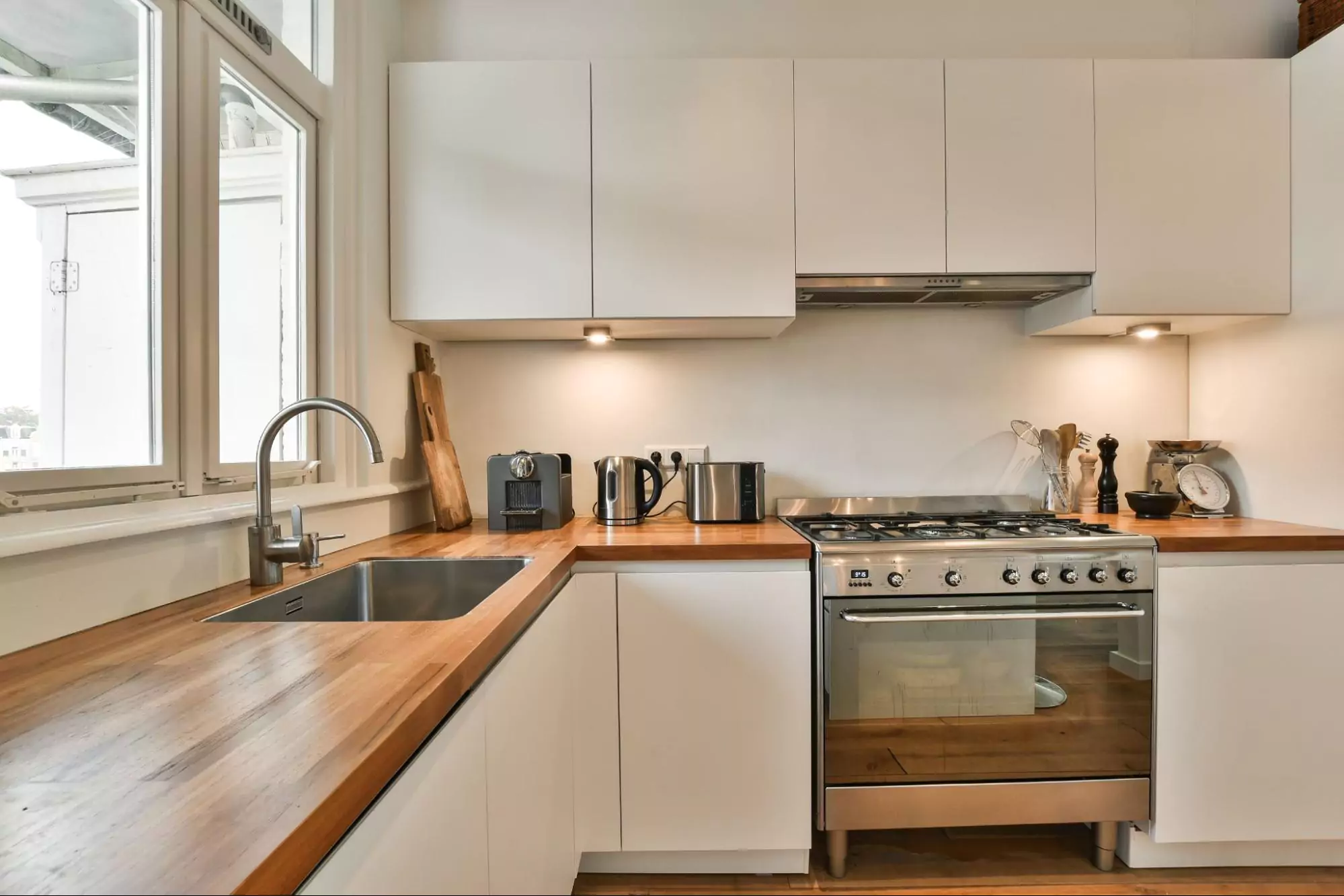 4 Ide Finishing Kitchen Set Kayu Minimalis yang Sedang Populer