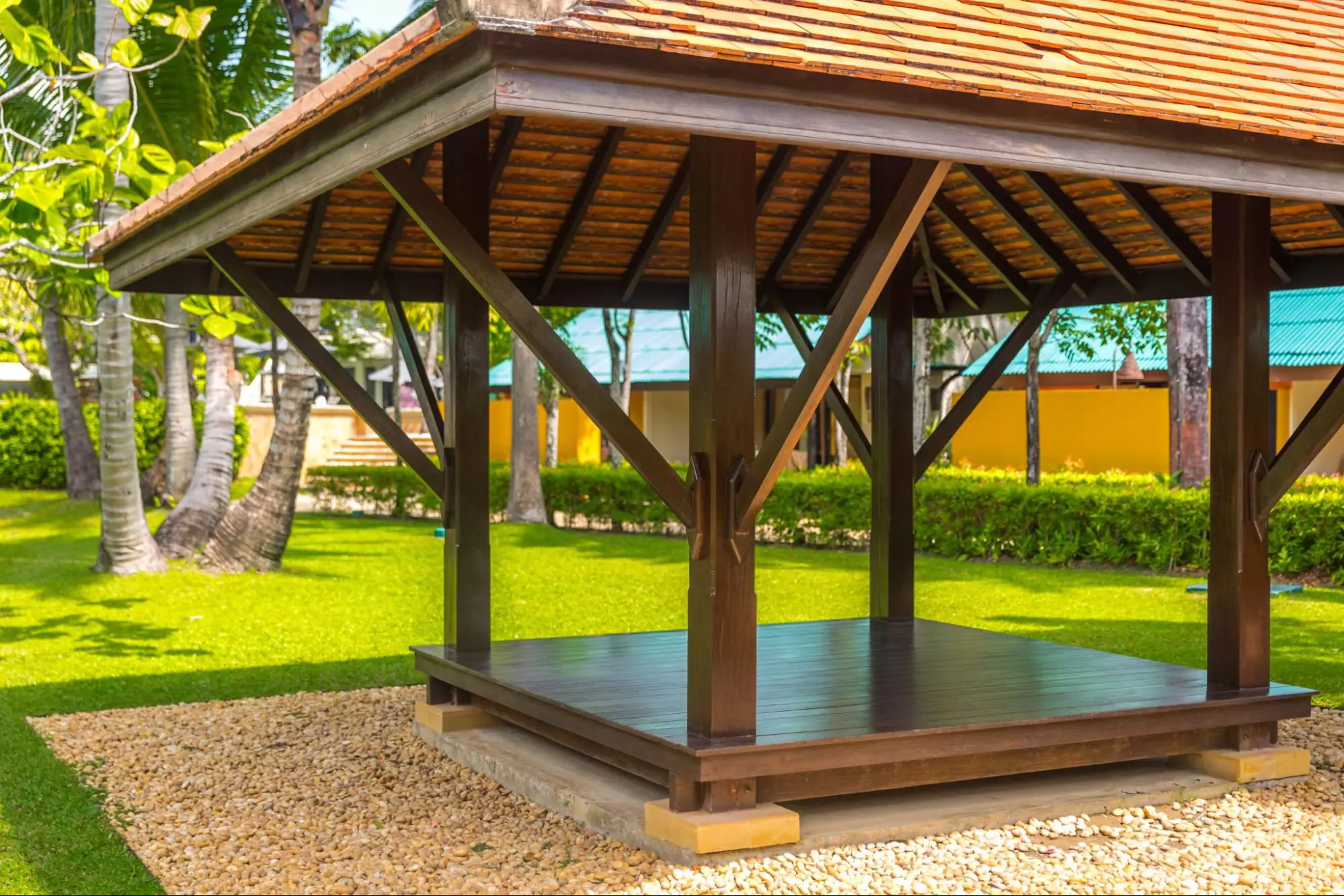 Butuh Pelindung Kayu Terbaik untuk Pagar dan Gazebo Outdoor? Pakai Ini