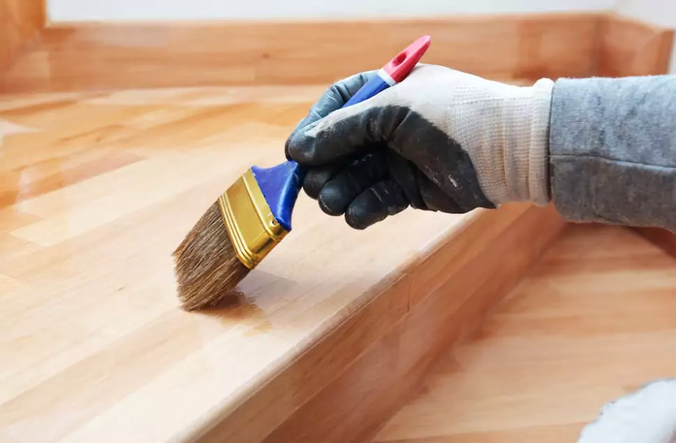 5 Teknik Finishing Pernis untuk Tampilan Kayu Natural dan Elegan